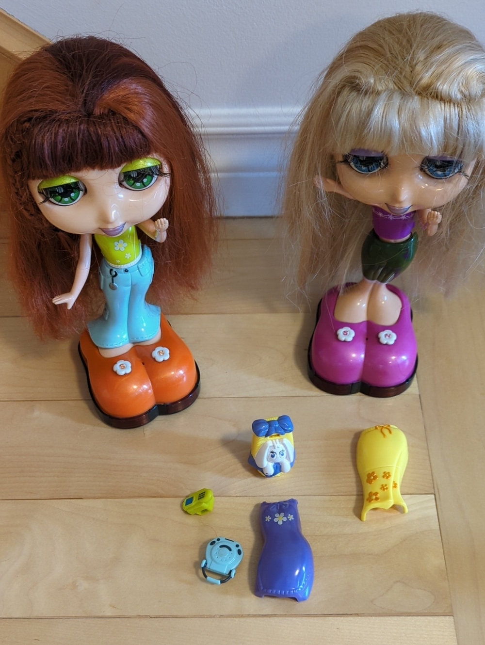 Lot Of Two Spanish Speaking Diva Starz Dolls First Generation With Accessories